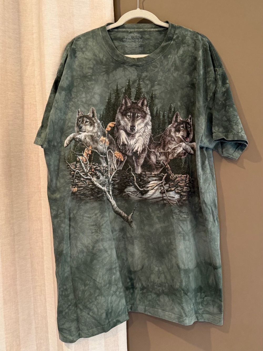 The Mountain "Find 12 Wolves" Men's Green Short Sleeve T-shirt, Size 2XL